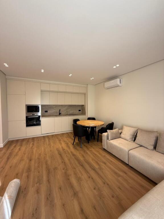 Apartament stil 1+1 për qira pranë Ring Center