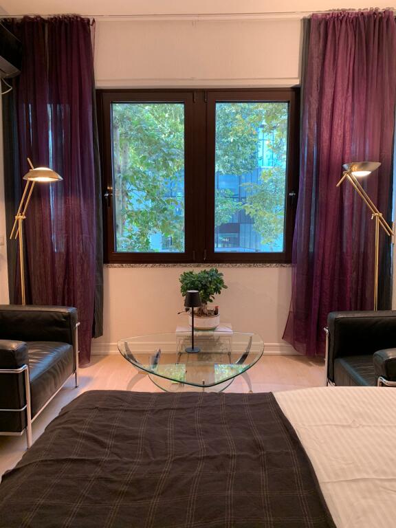 ZYRE ME QERA 70 M2 QENDER 1.500 EURO