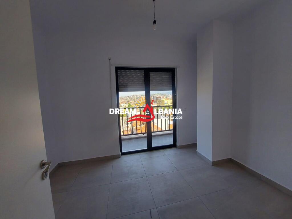 Appartamento 3+1 in vendita, in via Dibra vicino a Vila Gold a Tirana (ID 4131289)