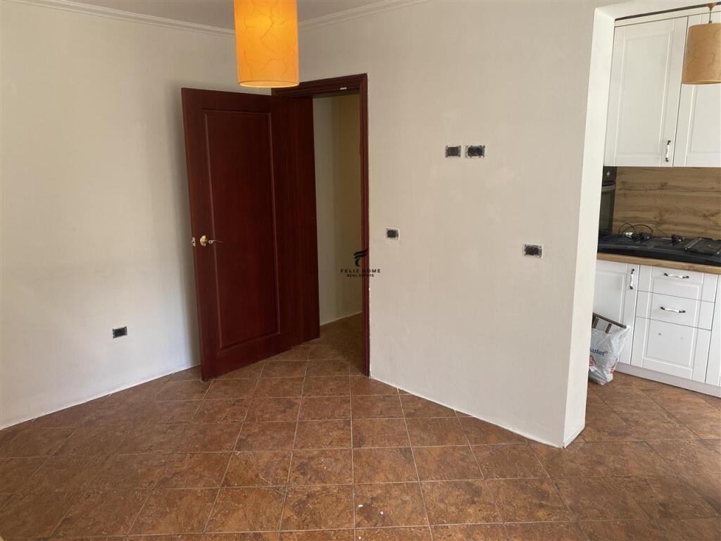 ZYRE ME QERA 50 M2 BLLOK 650 EURO