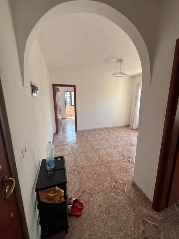 Affittasi appartamento 1+1 parzialmente arredato presso il Palazzo con freccia