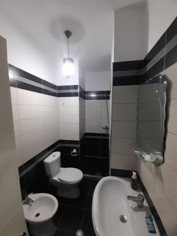 Affittasi 1+1 ad Astir vicino alla strada per 400€