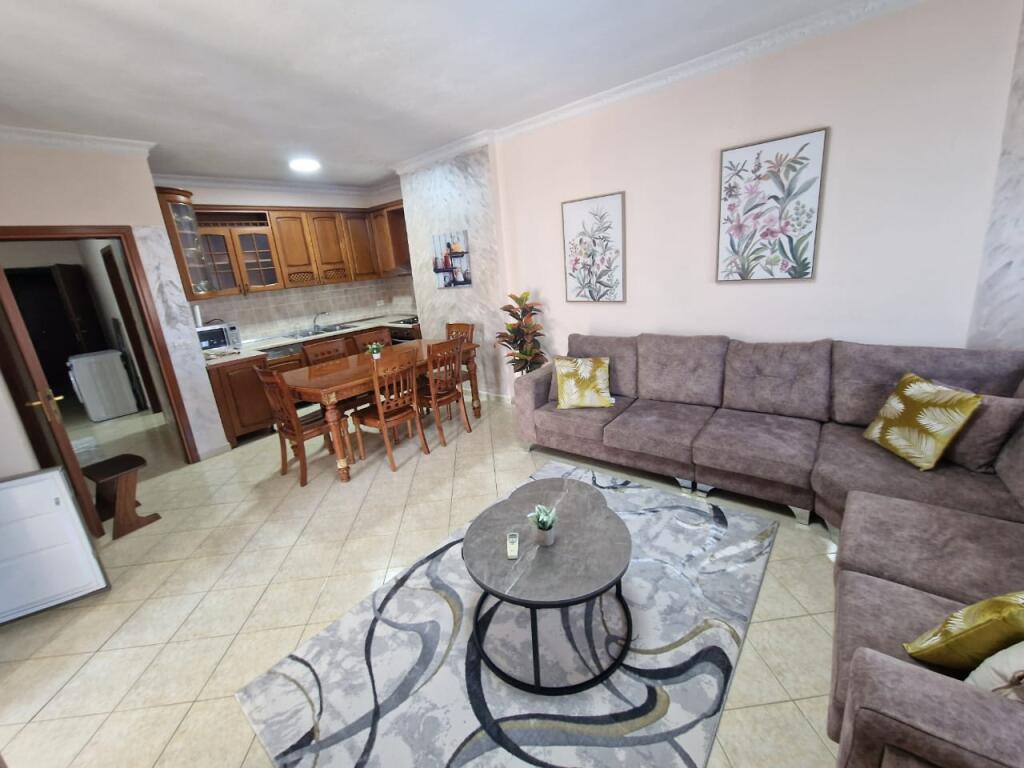 Jepet me qera apartament 2+1+2 tualete te Ish-Ekspozita "Shqiperia Sot"