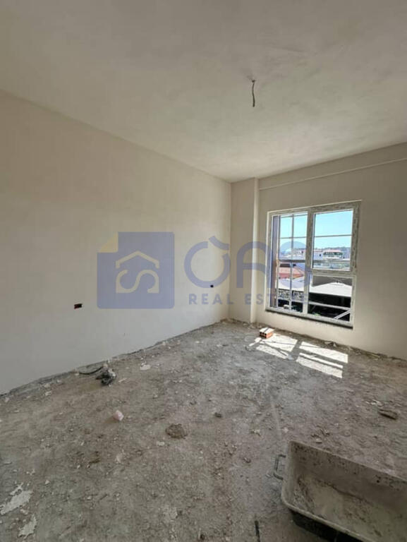 Shitet apartament 2+1+2 Prane Bulevardit te Ri (rruga Jordan Misja)
