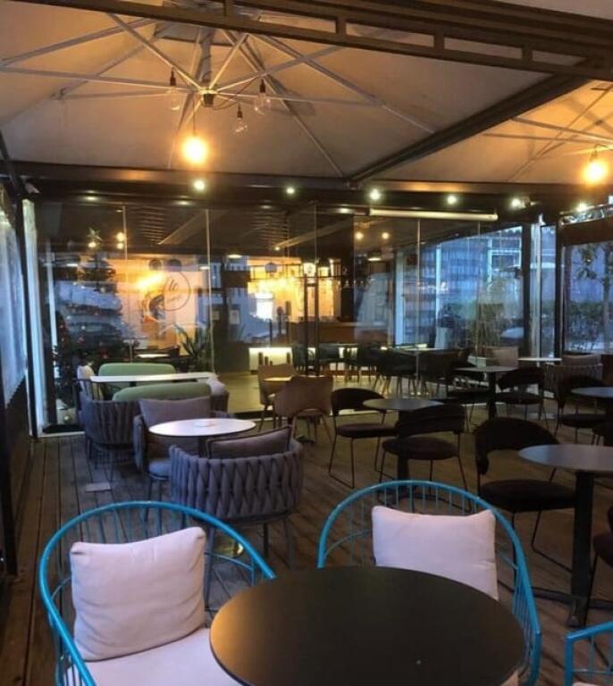 VENDIAMO AMBIENTE COMMERCIALE A MYSLYM SHYRI!