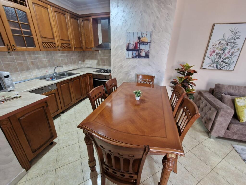 Jepet me qera apartament 2+1+2 tualete te Ish-Ekspozita "Shqiperia Sot"