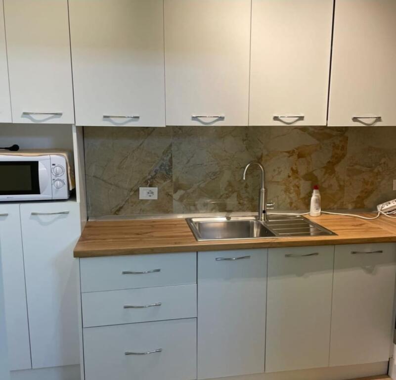Appartamento 1+1 in affitto vicino a Pazari ri, scuola kuqe