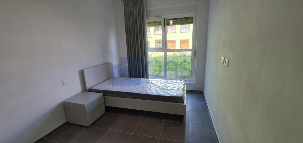 Jepet me qera Apartament 2+1 tek Mangalem