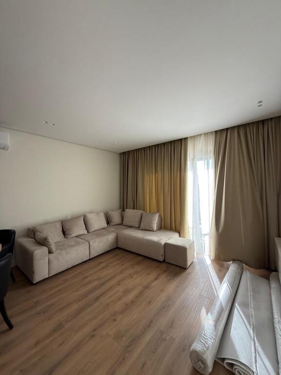 Apartament stil 1+1 për qira pranë Ring Center