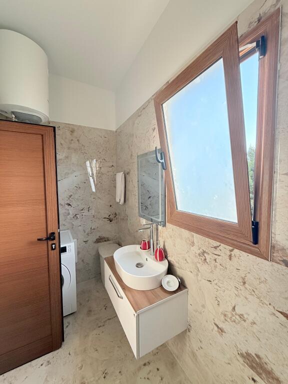 📢 APPARTAMENTO 1+1 IN AFFITTO – VICINO ALLA SCUOLA 24 MAJI, VLORE