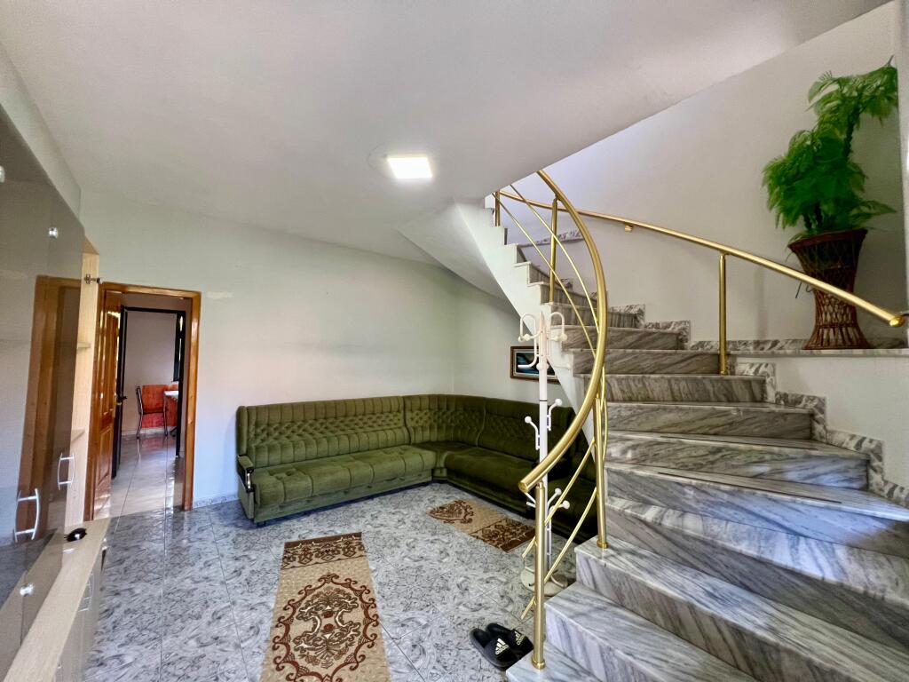 Affitto, Casa Privata su 3 Piani “Fresk”, Tirana.