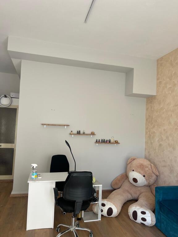 Locale commerciale in affitto ad Astir 350 euro al mese arredato