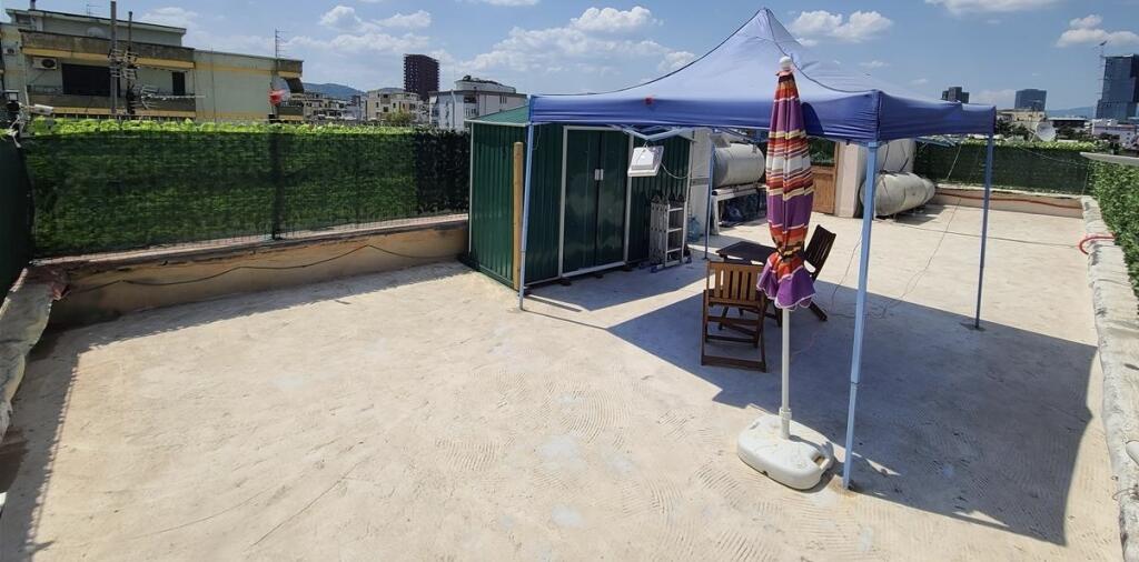 Appartamento 2+1+terrazza in vendita vicino a via Durresit hotel Colosseut
