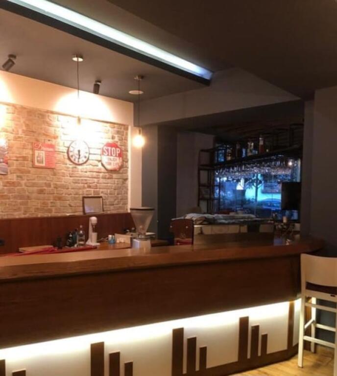VENDIAMO AMBIENTE COMMERCIALE A MYSLYM SHYRI!