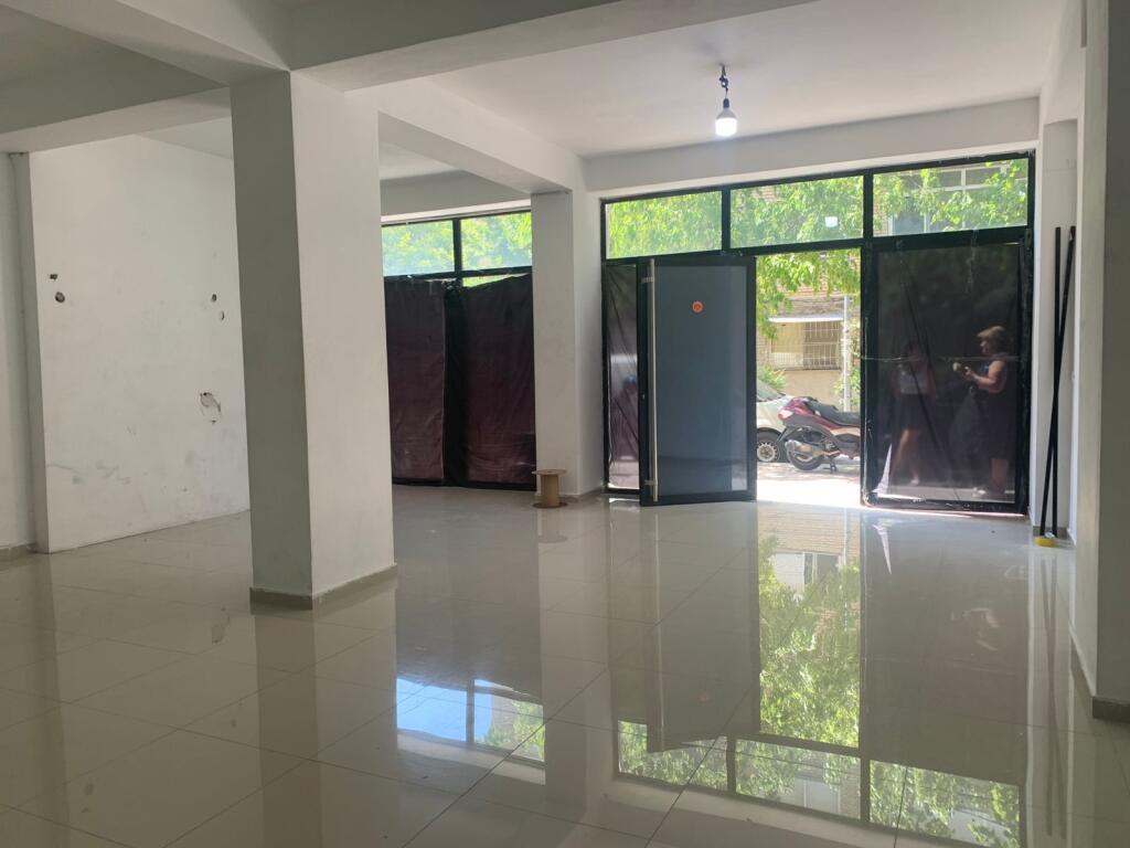🏢Pas Ish Restorant Durresit,Rr.Memo Meto jepet me qera ambient biznesi me sip.115m2,Bosh  700Euro (Neto)