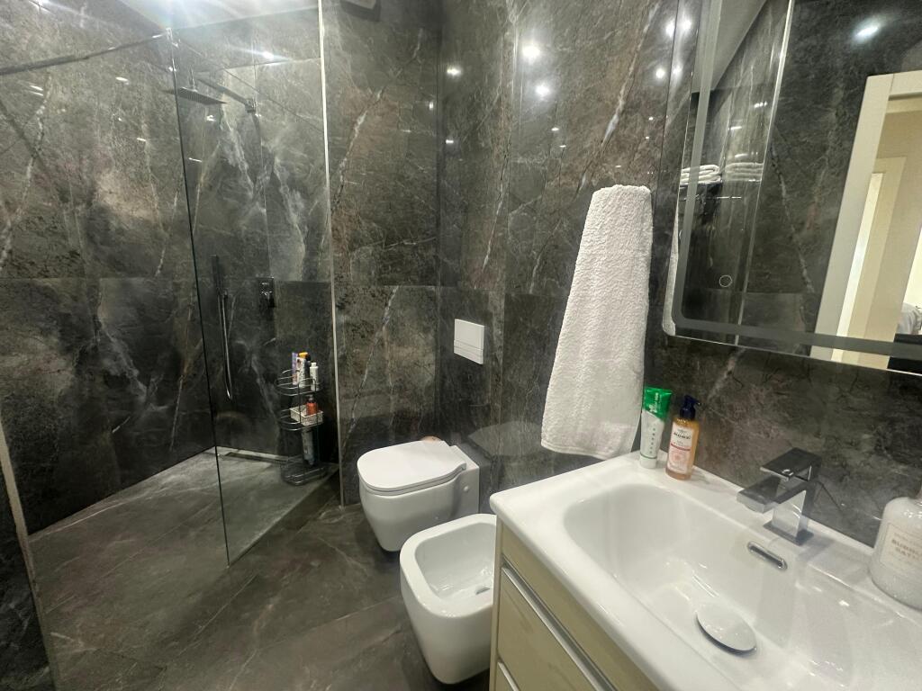 Apartament 3+1+2 me Verandë + Parking ne Shitje tek Kodra e Diellit 2