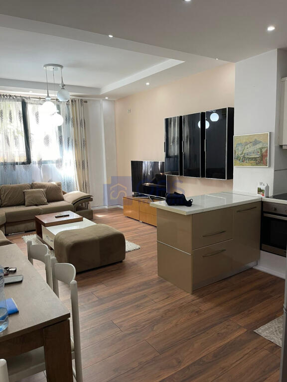 Jepet me qera apartment 2+1 te Kopshti Botanik