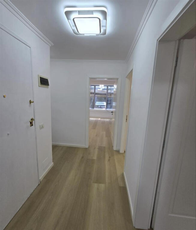 Zyre me qera tek 21 Dhjetori (ID BZ2648) Tirane