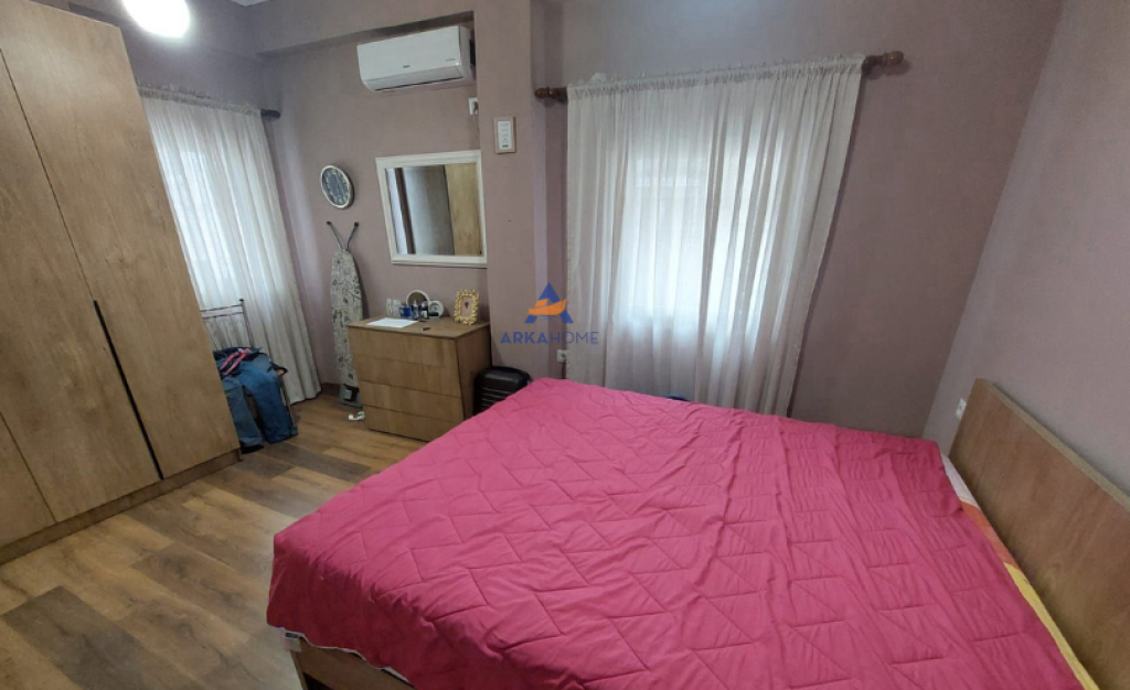 PRIVATE 3-FLOOR HOUSE FOR RENT "AT THE BALLET SCHOOL, CENTER" 1200 EURO