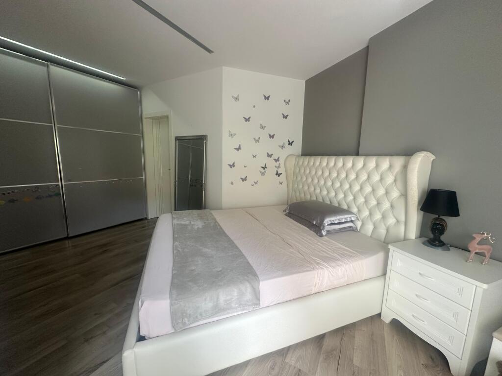 Apartament 3+1+2 me Verandë + Parking ne Shitje tek Kodra e Diellit 2