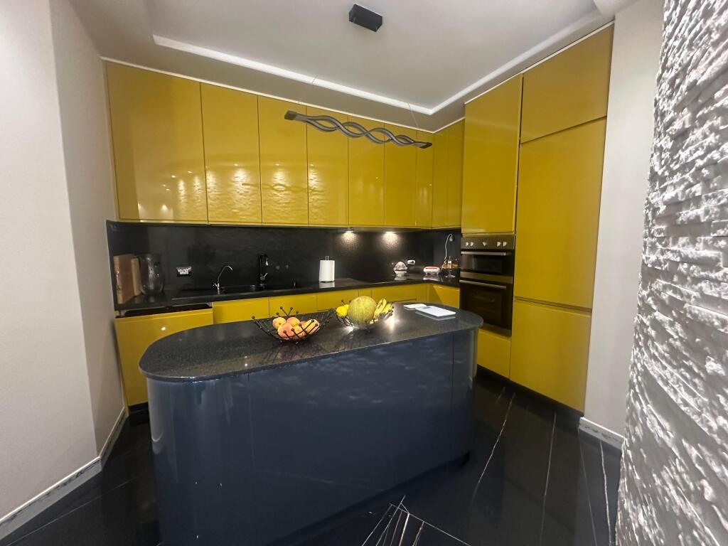 Apartament 3+1+2 me Verandë + Parking ne Shitje tek Kodra e Diellit 2