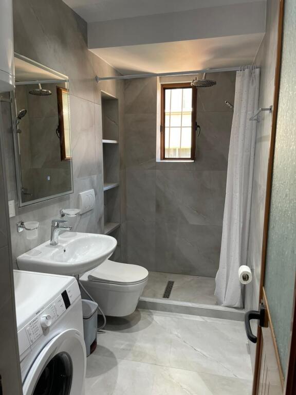 Apartament 2+1 me qira tek Mine Peza