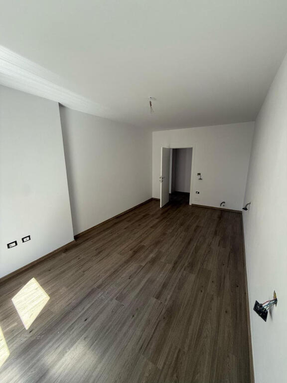 Apartament per Shitje 1+1 ne Xhamllik (ID B110465) Tirane.