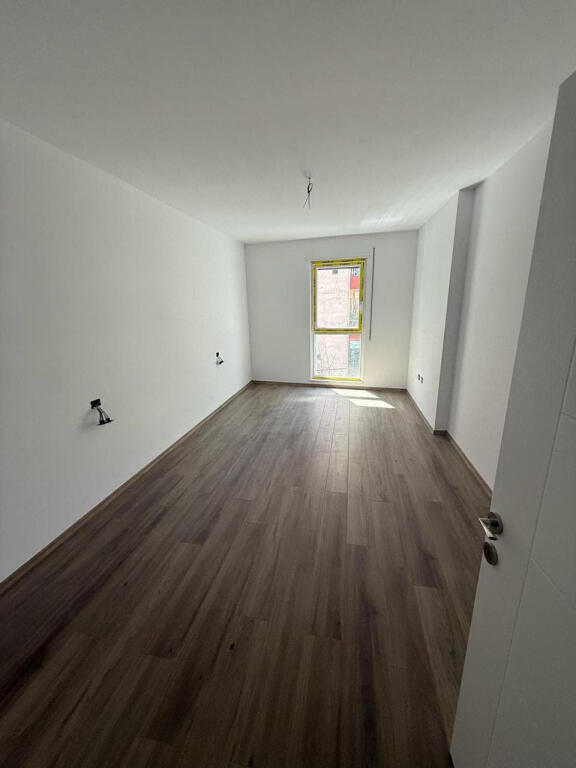 Apartament per Shitje 1+1 ne Xhamllik (ID B110465) Tirane.