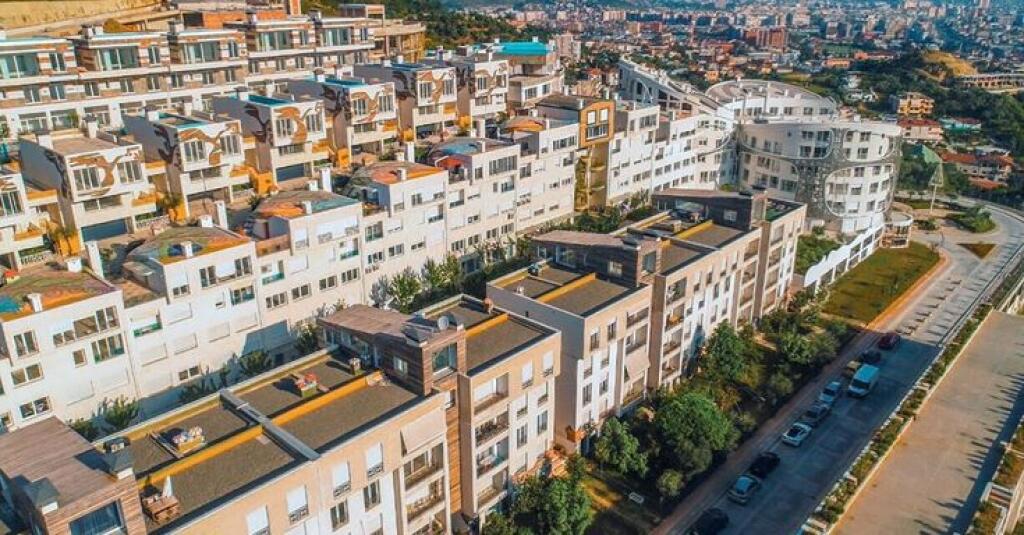 Apartament 3+1+2 me Verandë + Parking ne Shitje tek Kodra e Diellit 2