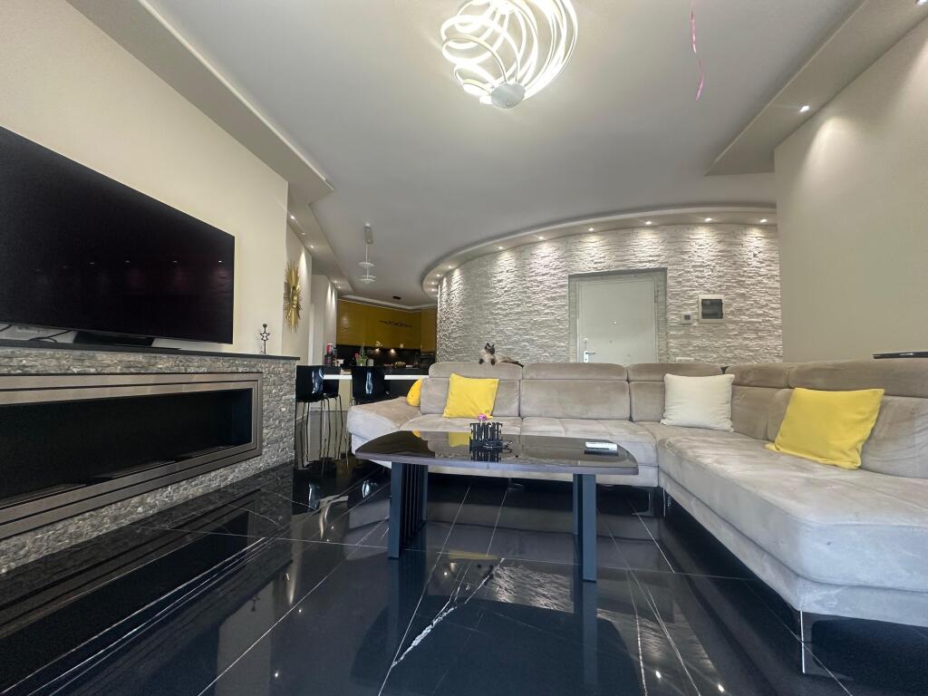 Apartament 3+1+2 me Verandë + Parking ne Shitje tek Kodra e Diellit 2