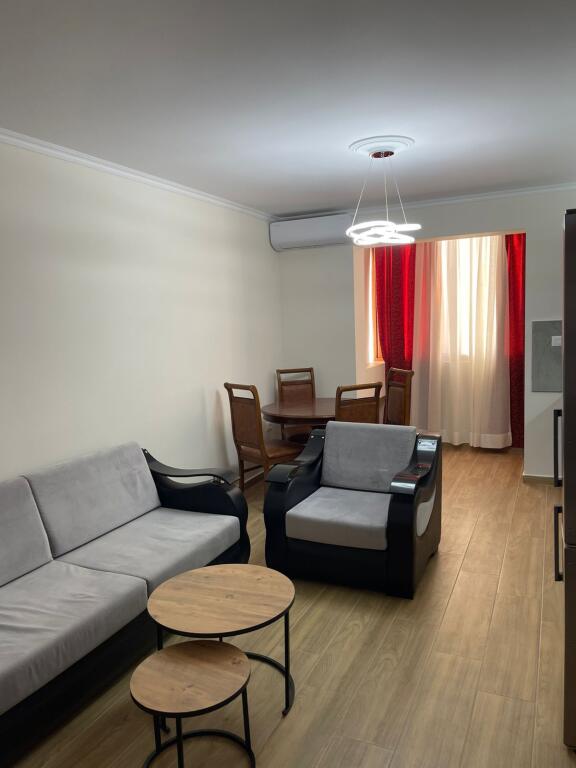 Apartament 2+1 me qira tek Mine Peza