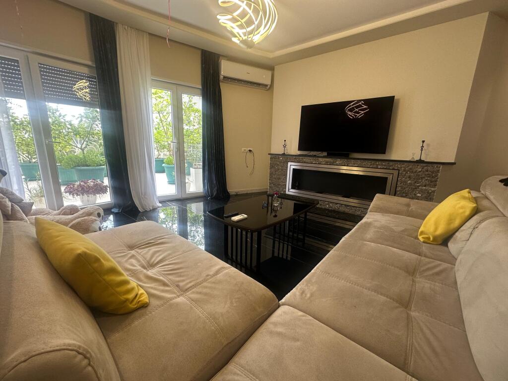 Apartament 3+1+2 me Verandë + Parking ne Shitje tek Kodra e Diellit 2