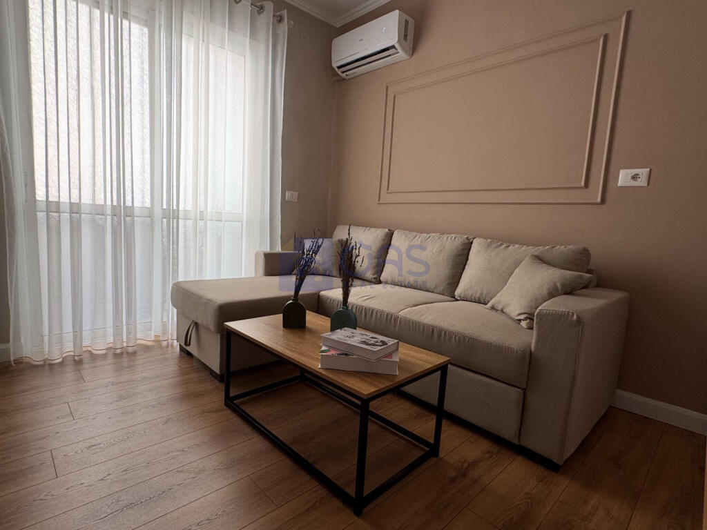 Jepet me qera apartment 2+1 te Rruga e Durresit