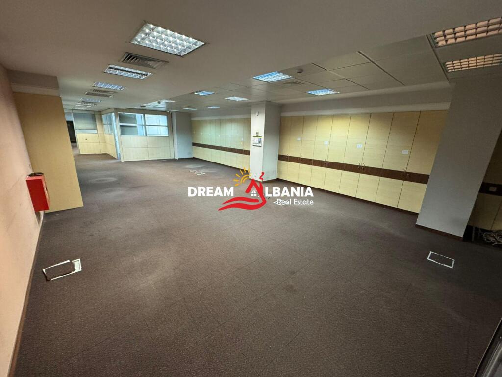 Ambjent biznesi per zyra me qera ne Rrugen e Kavajes, buze rruge (ID 42611326)