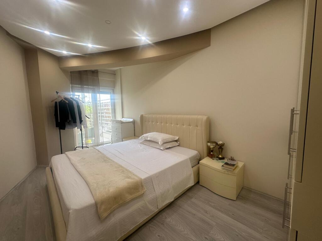 Apartament 3+1+2 me Verandë + Parking ne Shitje tek Kodra e Diellit 2