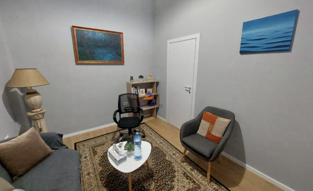 PRIVATE 3-FLOOR HOUSE FOR RENT "AT THE BALLET SCHOOL, CENTER" 1200 EURO