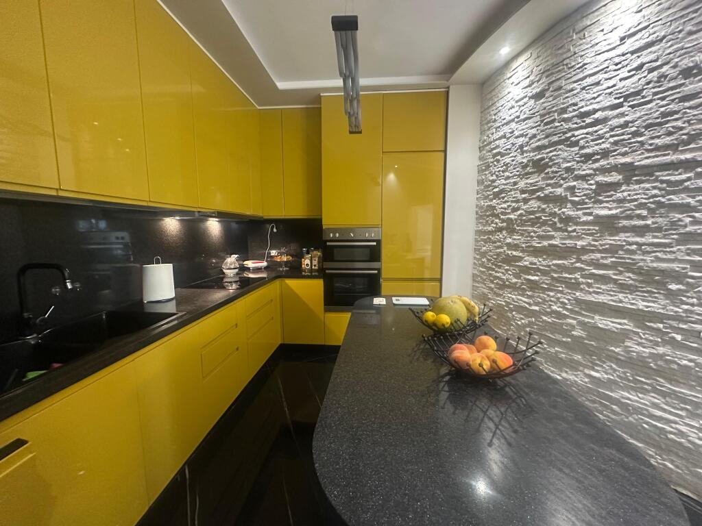 Apartament 3+1+2 me Verandë + Parking ne Shitje tek Kodra e Diellit 2