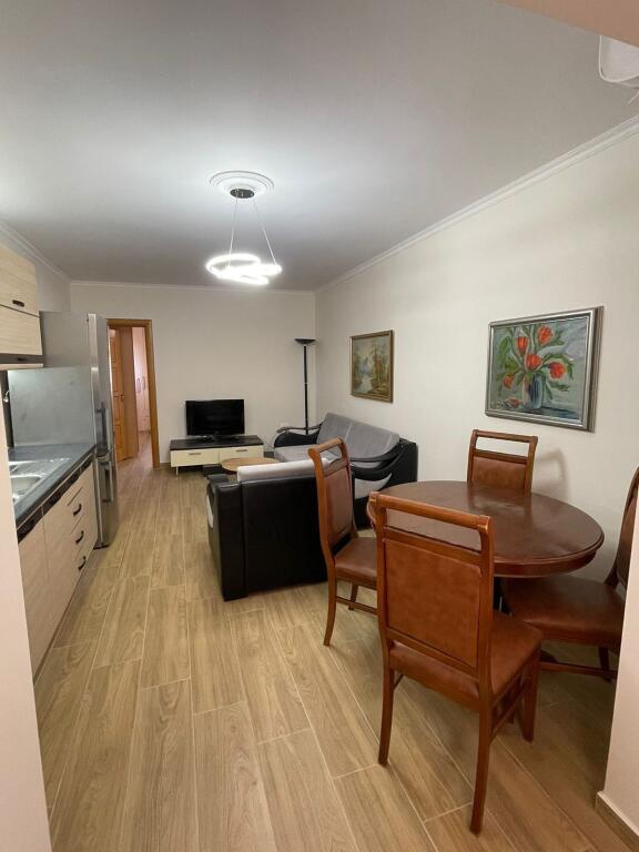 Apartament 2+1 me qira tek Mine Peza