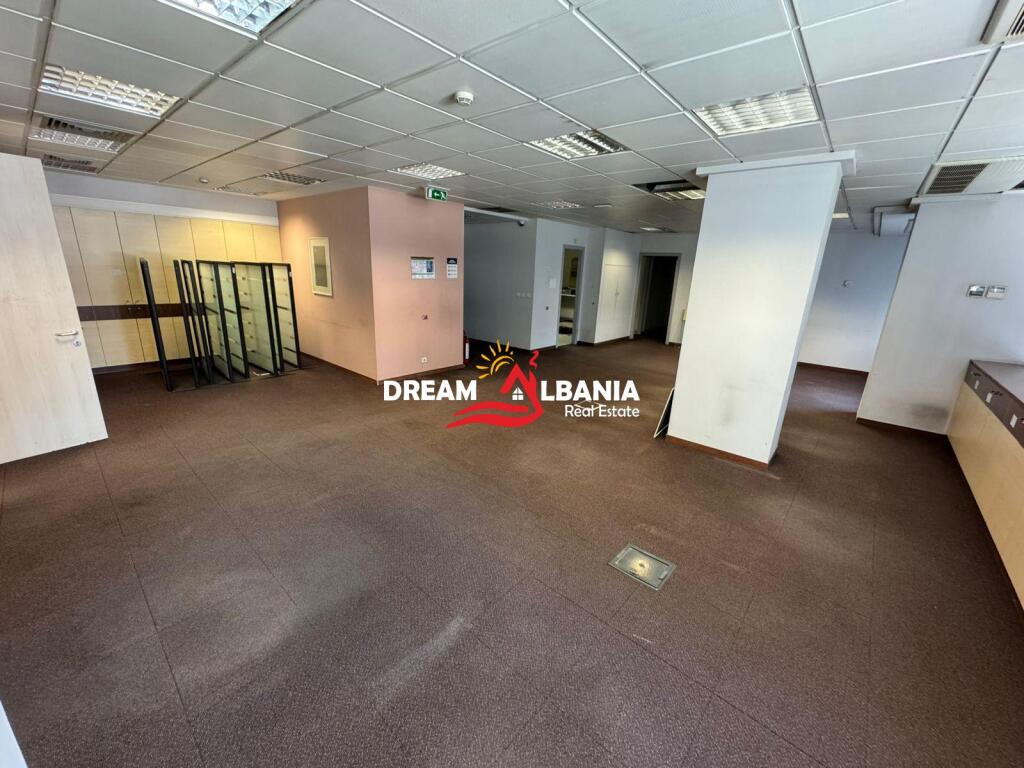 Locale commerciale per uffici in affitto in Via Kavajes (ID 42611229)
