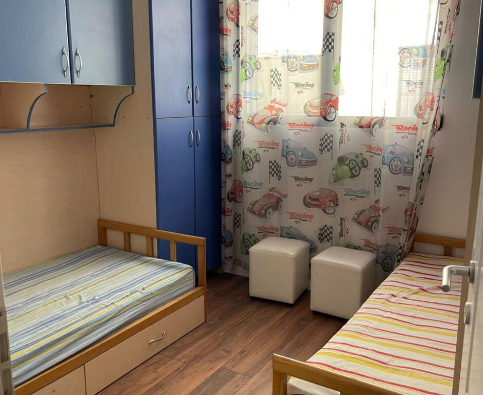 Apartament Me Qera 2+1 tek Komuna e Parisit (ID B2201394) Tirane.