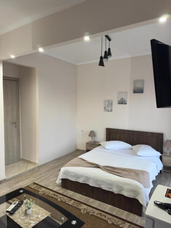 Appartamento in Affitto 1+1 presso l'ex Ristorante Durresi (ID B2101181) Tirana.