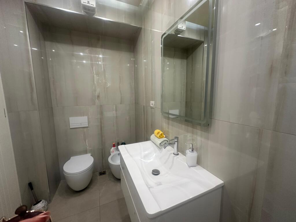 Apartament 3+1+2 me Verandë + Parking ne Shitje tek Kodra e Diellit 2