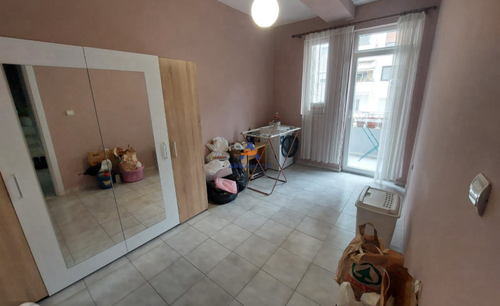 PRIVATE 3-FLOOR HOUSE FOR RENT "AT THE BALLET SCHOOL, CENTER" 1200 EURO