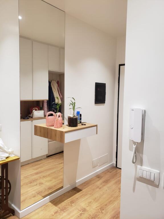 Shitet apartament  2+1+2  dhe 1 post parkimi (Kompleksi  Oasis ne Astir)