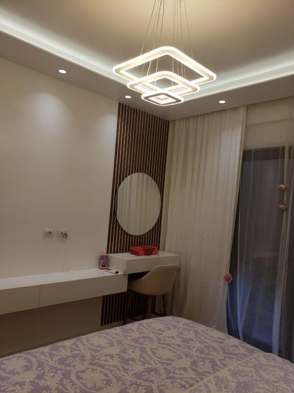 Shitet apartament  2+1+2  dhe 1 post parkimi (Kompleksi  Oasis ne Astir)