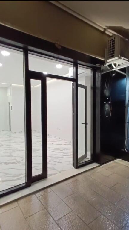 Shop for rent at the Prosecutor's Office near Mine Peza Street (50,000 Leke)
