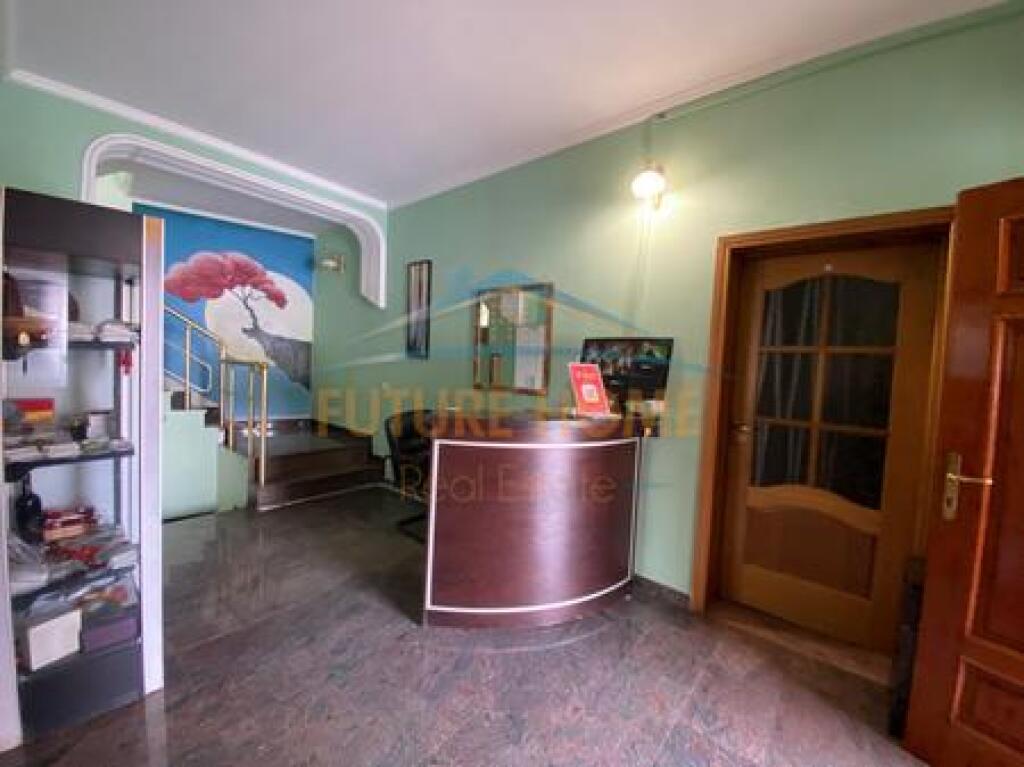 In vendita, Business Hostel, Via Durazzo