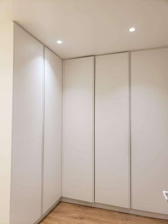 Shitet apartament  2+1+2  dhe 1 post parkimi (Kompleksi  Oasis ne Astir)