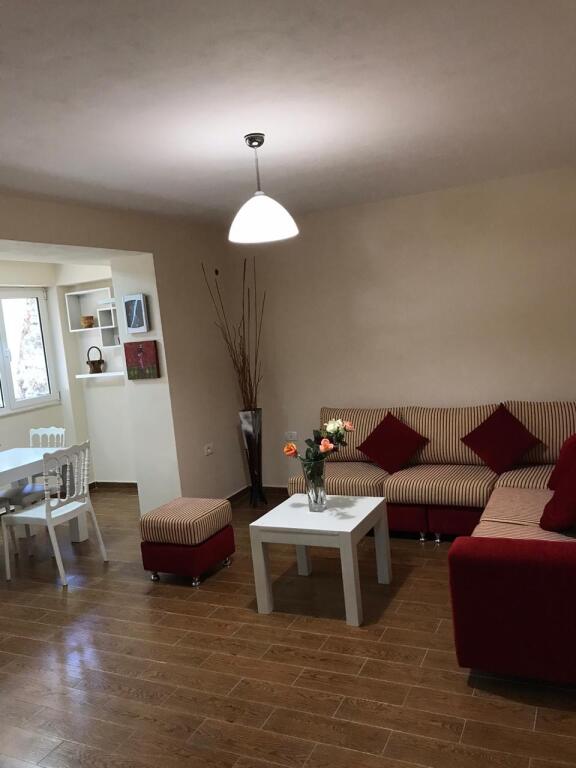 2+1,te mulliri i vjeter,21 dhjetori,e mobiluar,600 euro