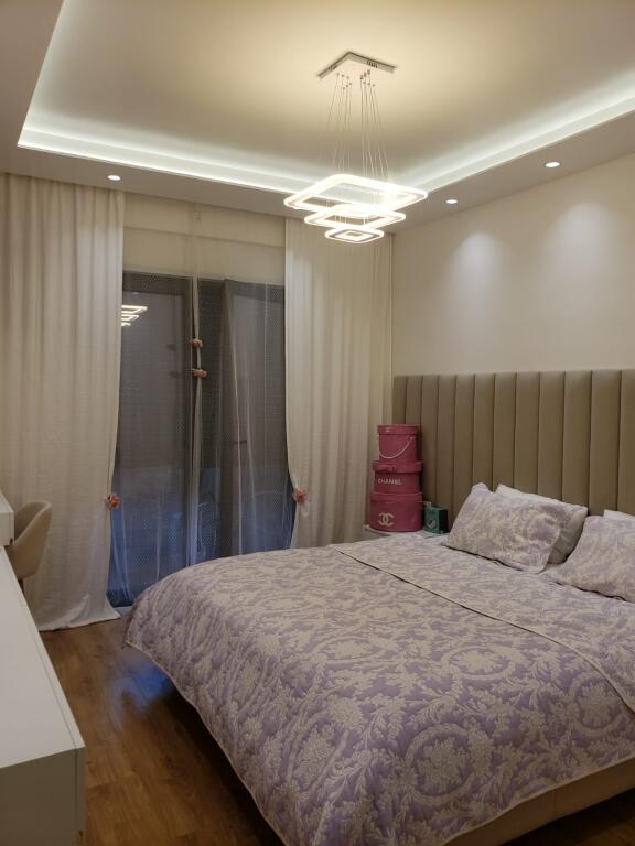 Shitet apartament  2+1+2  dhe 1 post parkimi (Kompleksi  Oasis ne Astir)